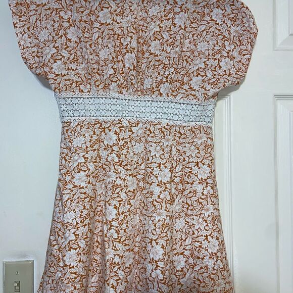 Altar’d state v neck dress - Picture 3 of 7